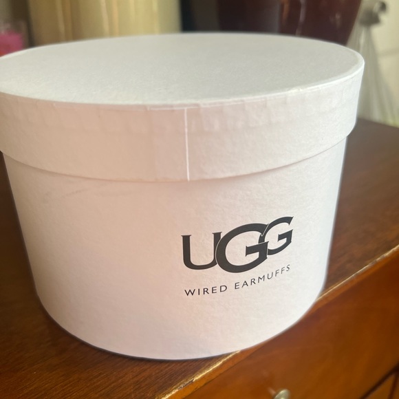 UGG earmuffs - Picture 4 of 5